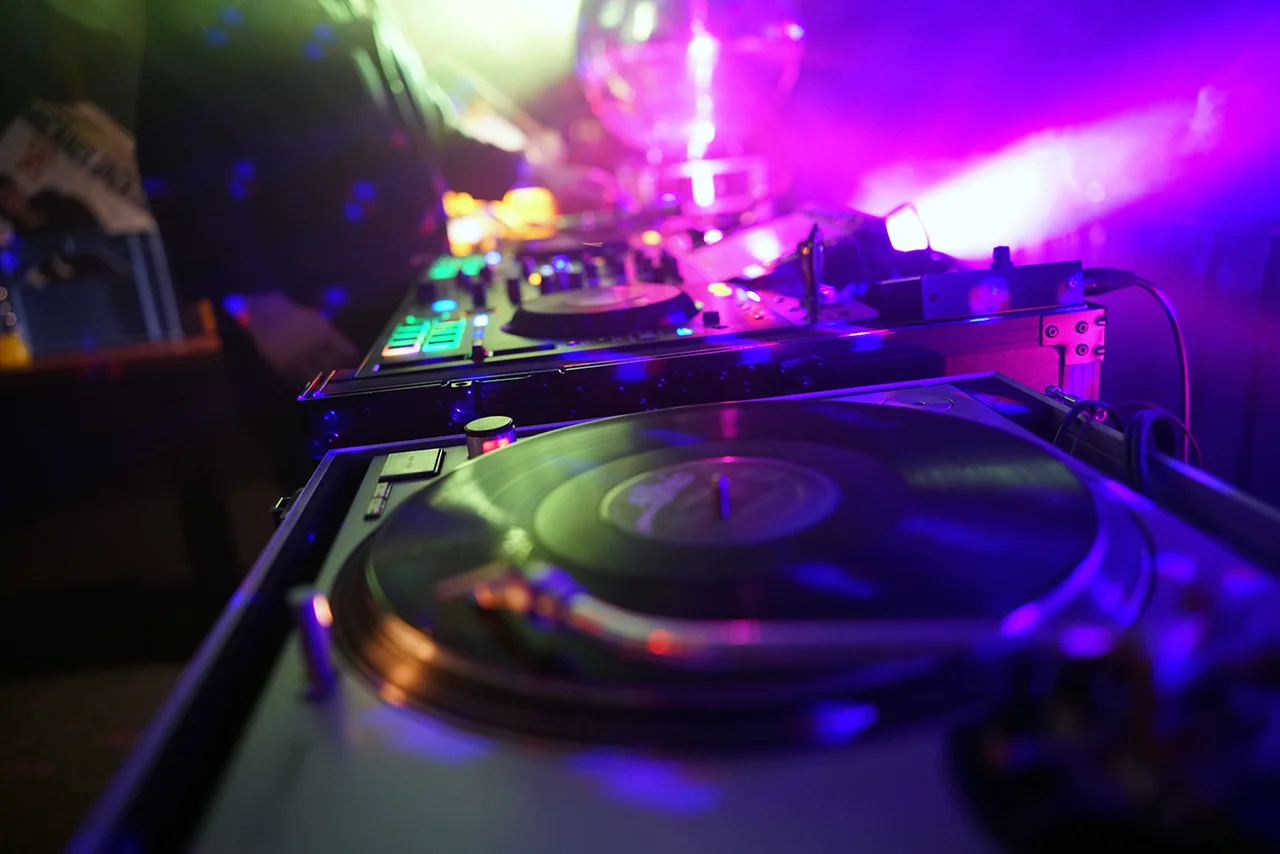 DJ