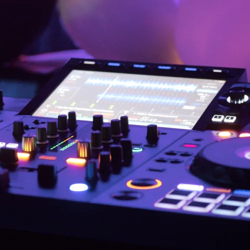 Eventbolag Umeå – professionell DJ-utrustning från Bounze Event